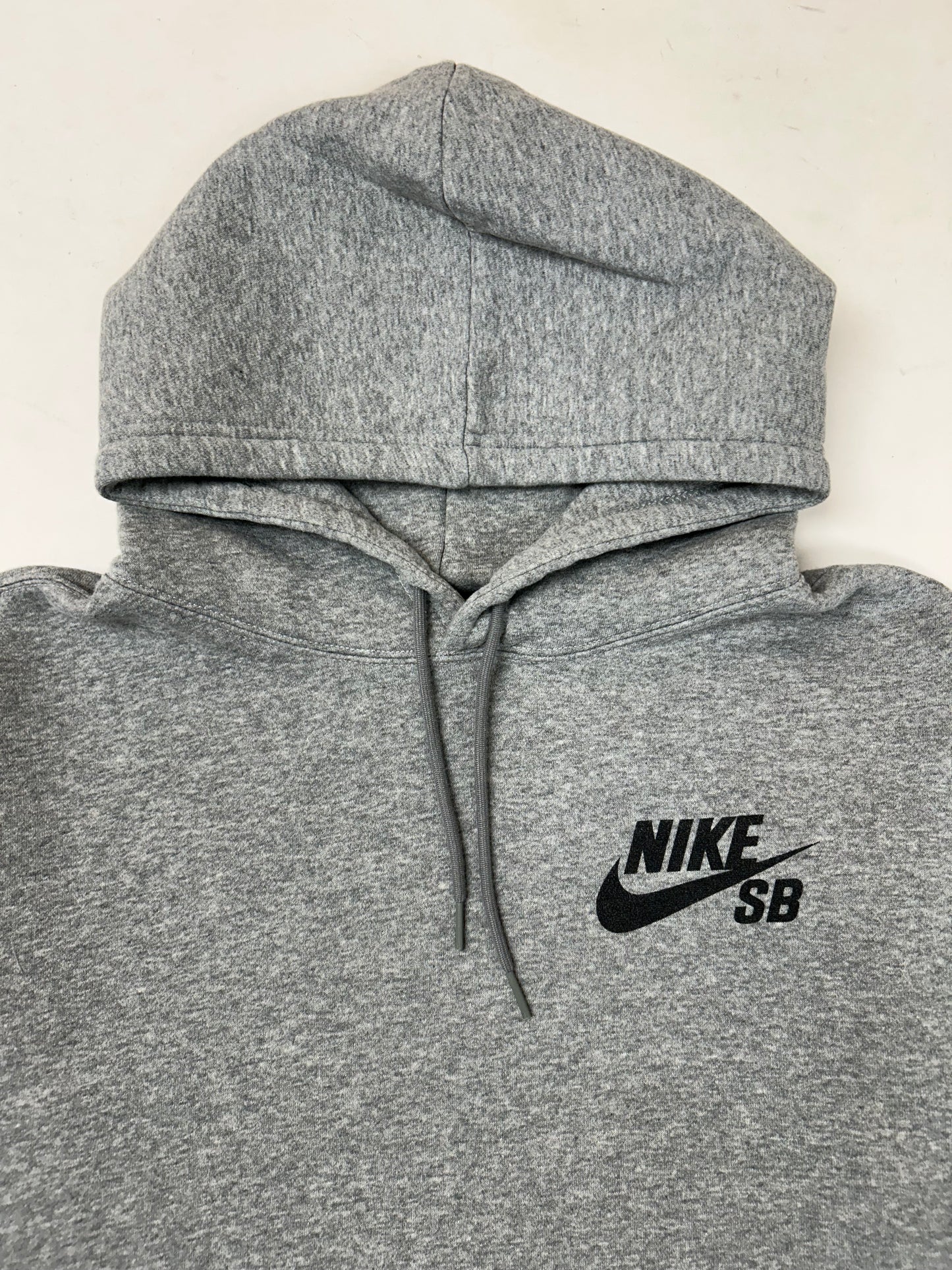 Nike SB Skateboarding Gray Pullover Hooded Sweatshirt 2020 Large/Medium Fit 23.75x27.5 Inches