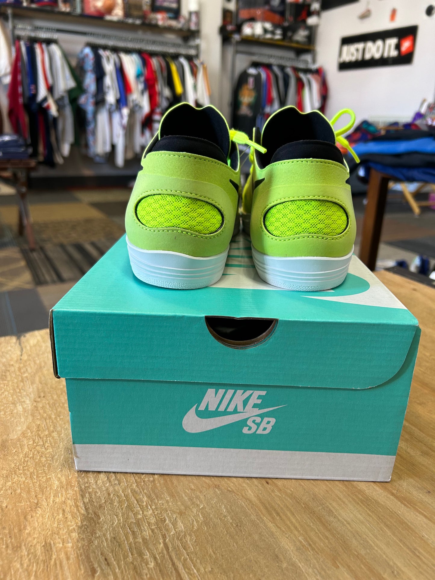 Nike SB Lunar Oneshot Volt/Black 631044-700 Size 8 Brand New With Marks As Is