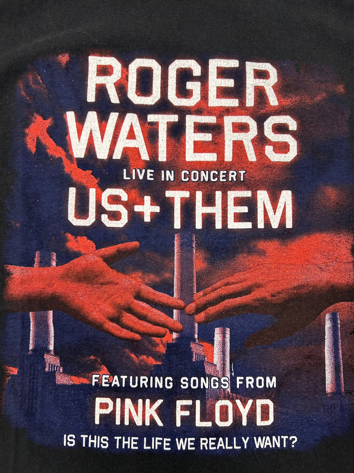 Roger Waters Live In Concert US+ Them 2017 Tour Pink Floyd Music Tee Medium 19.25x28.5 Inches