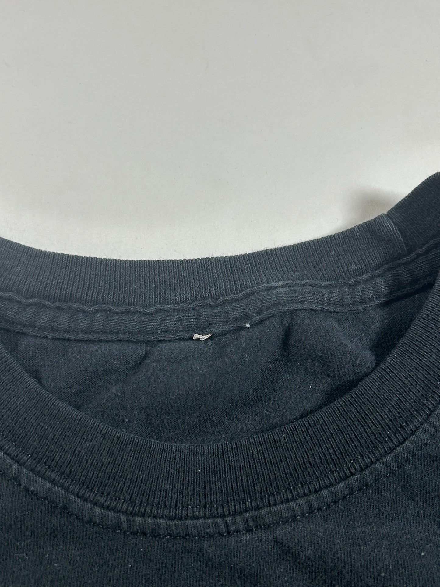 The Clash London Calling Graphic T Shirt Black 2000s Print Music Cropped Tee M/S Fit 20.5x24.5 Inches