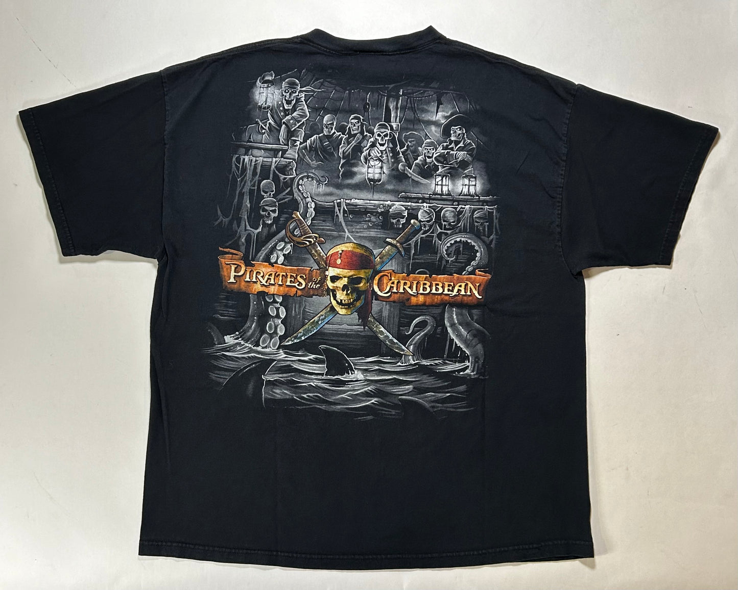 Vintage 00s Pirates of the Caribbean Movie Walt Disney World Tee 2XL 25x30.25 Inched Black