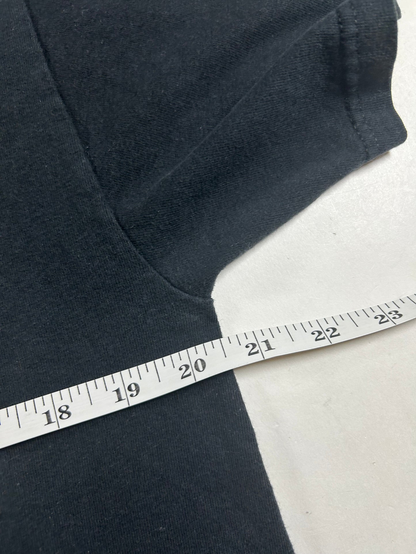 The Clash London Calling Graphic T Shirt Black 2000s Print Music Cropped Tee M/S Fit 20.5x24.5 Inches