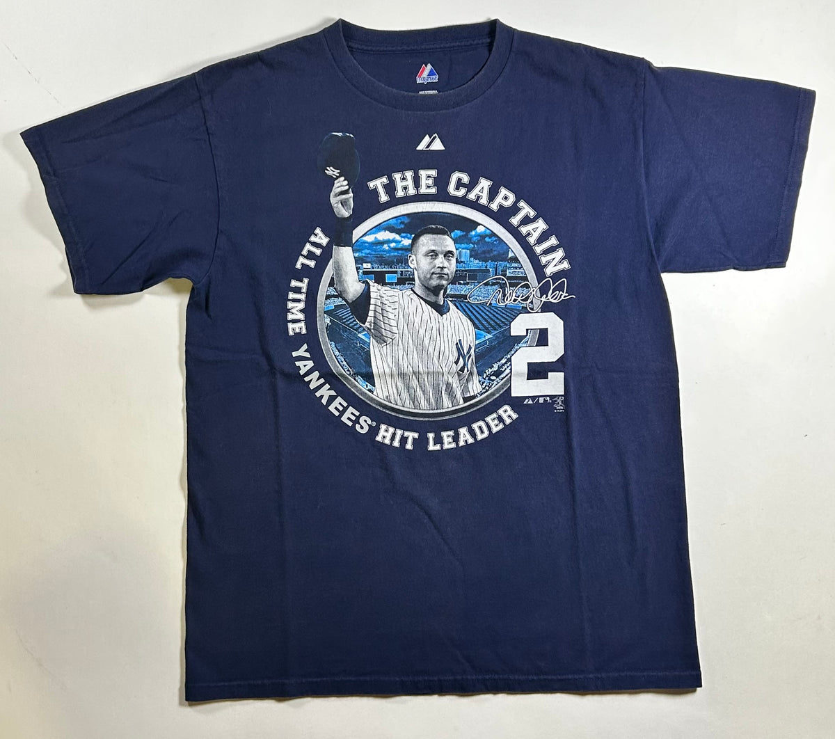 Majestic Derek Jeter All Time Yankees Hit Leader New York Yankees MLB Tee Medium 20.75x28 Inches As Is