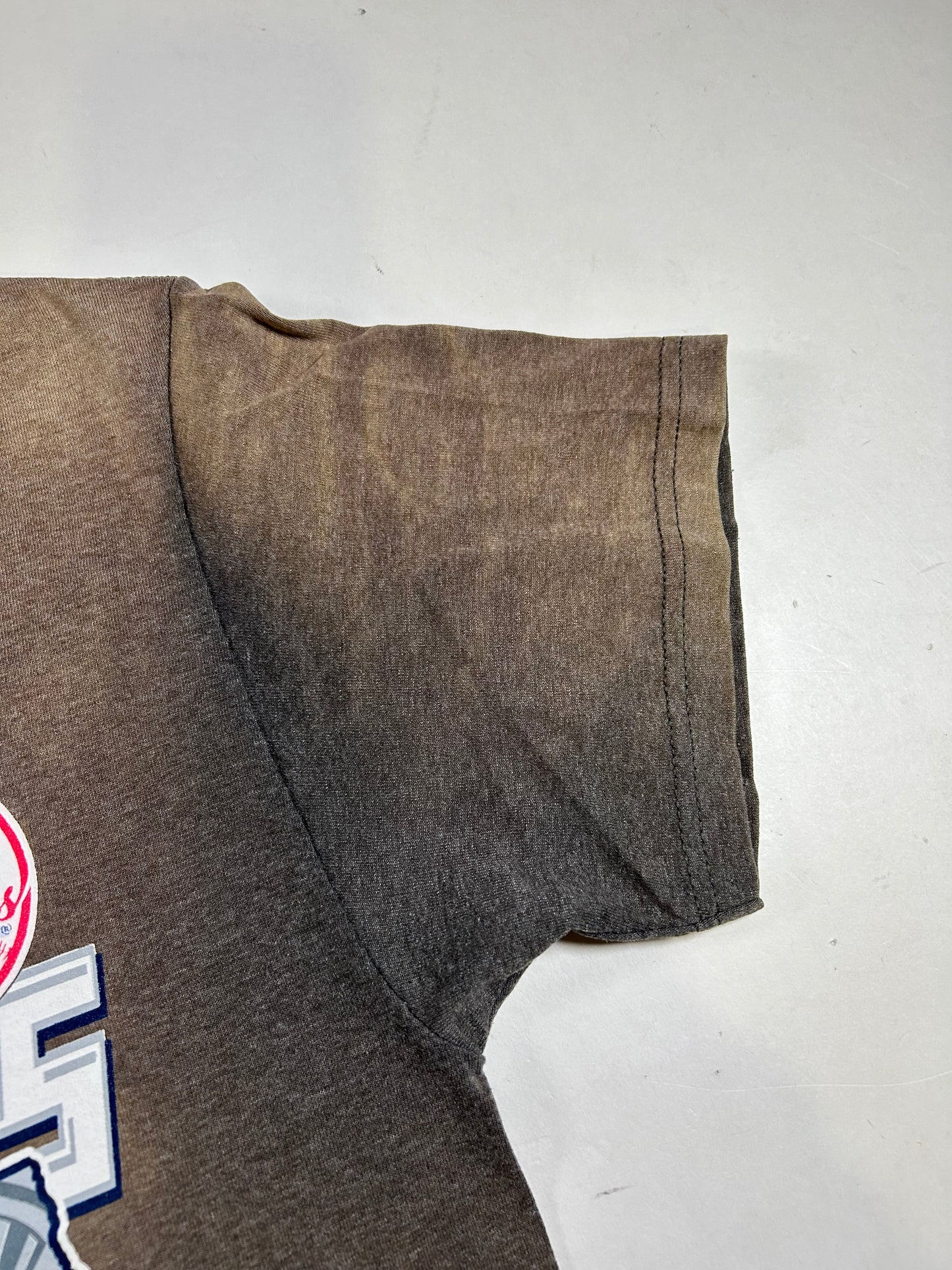Majestic New York Yankees 2012 AL East Division Champions MLB Tee Medium 19.5x28 Inches Faded & Worn In