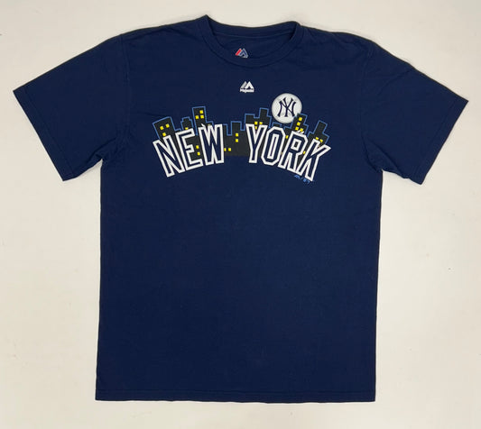 Majestic New York Yankees Skyline MLB Tee Large 21.5x29 Inches