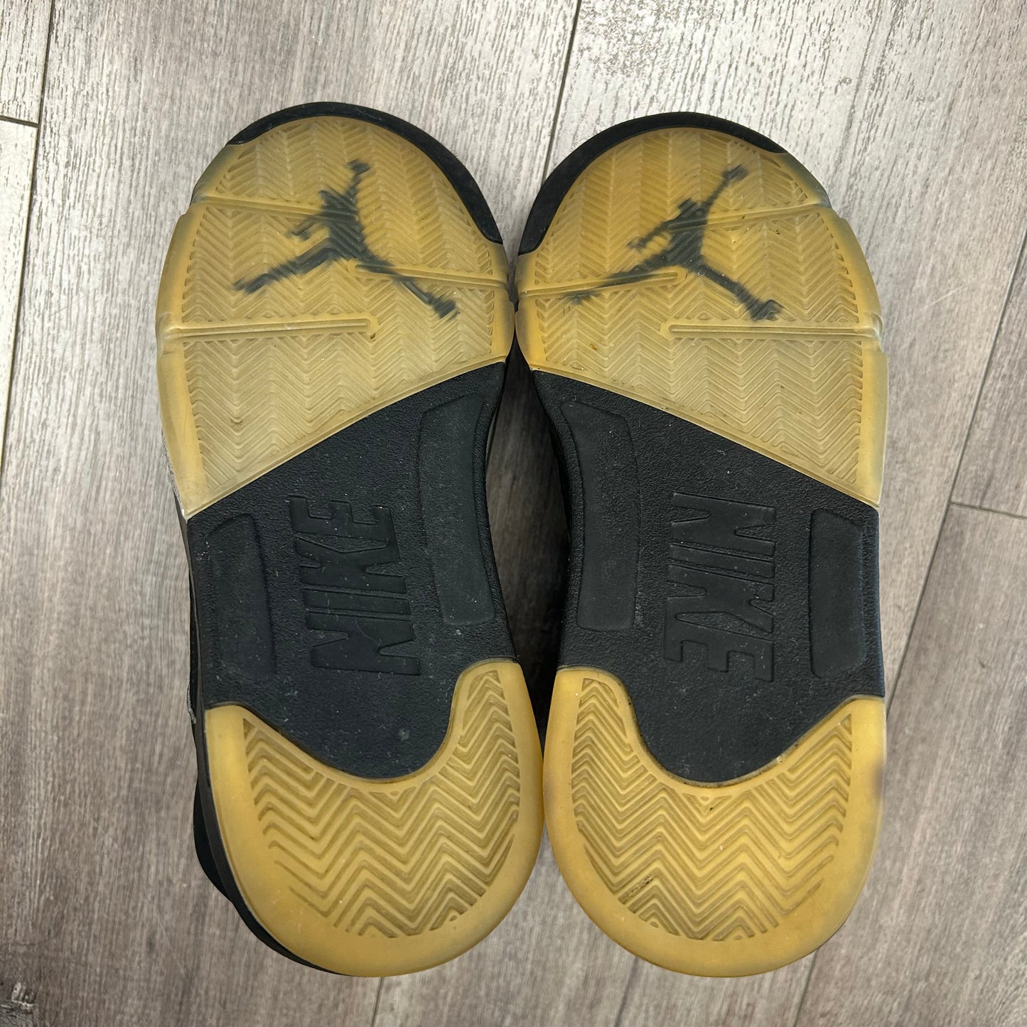 2016 Nike Air Jordan 5 Retro Black Metallic Size 9.5 Used With Box 845035 003