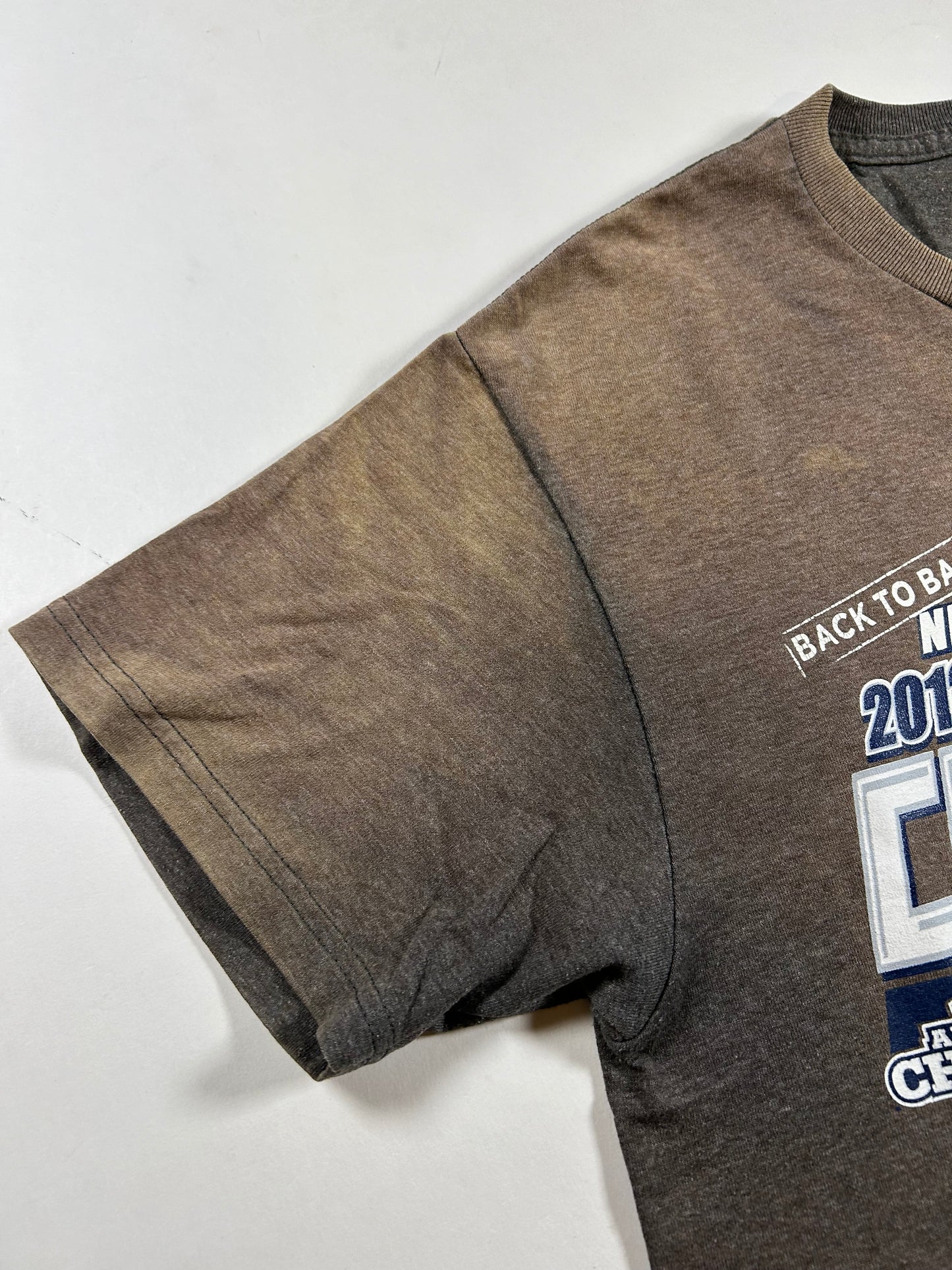 Majestic New York Yankees 2012 AL East Division Champions MLB Tee Medium 19.5x28 Inches Faded & Worn In