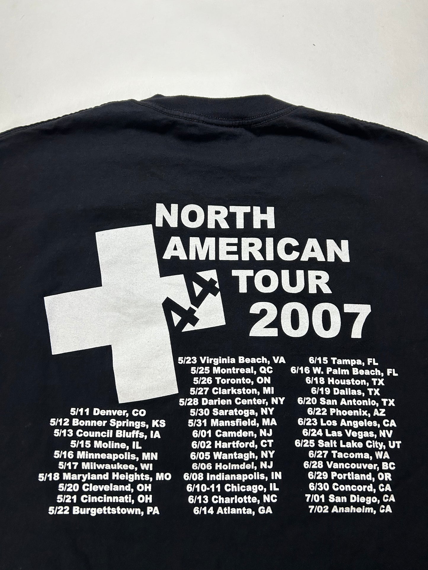 Vintage +44 North American Tour 2007 Music Band Tee Mark Hoppus Travis Barker Large 21.5x30.25 Inches