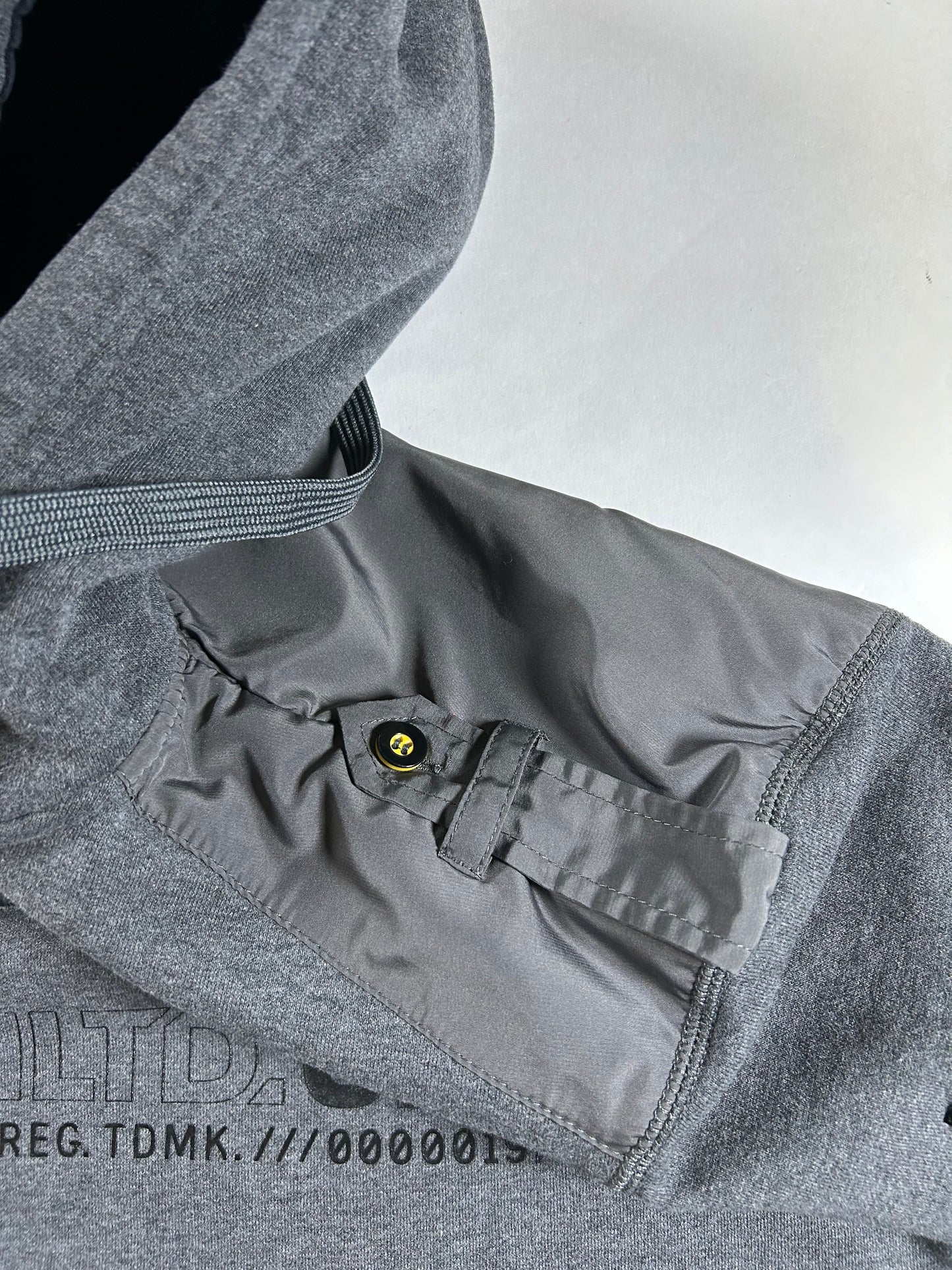 Vintage Eckō Unltd. Raw & Uncut Hooded Sweatshirt Gray Y2K Size Large 24.25x27