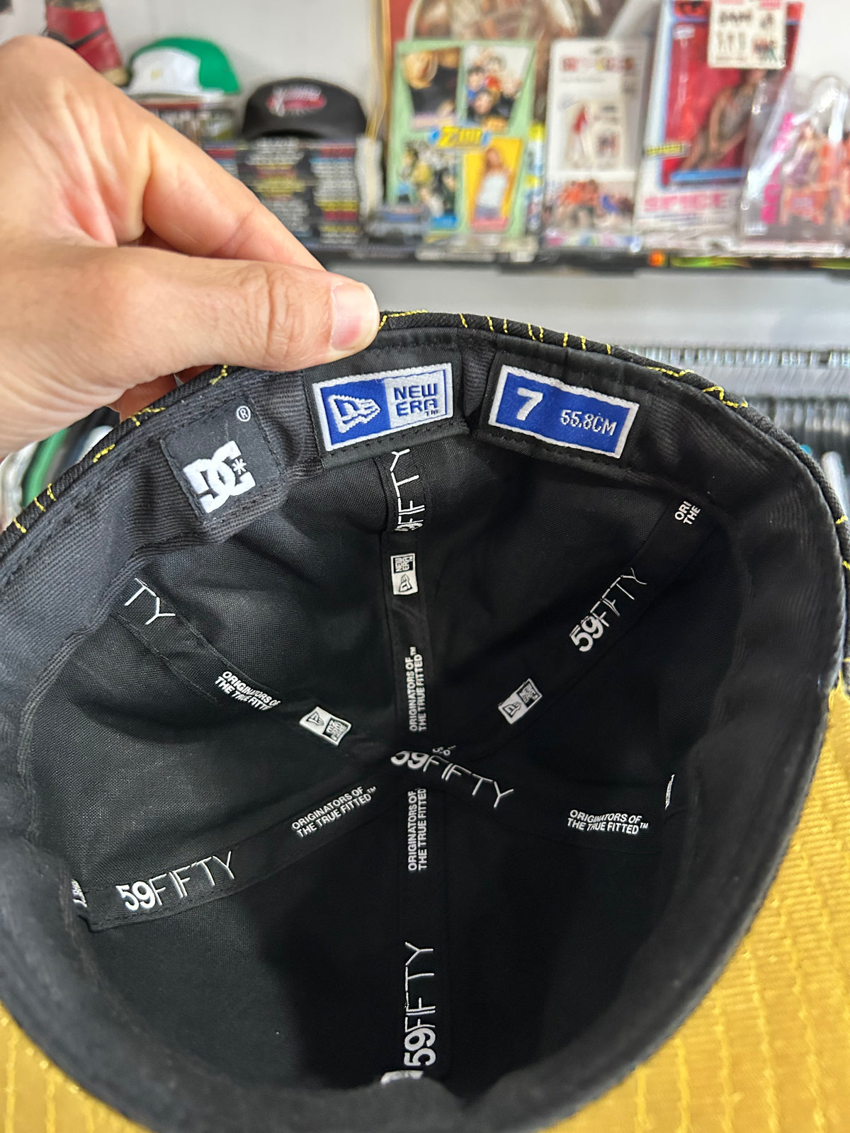 DC Shoes x New Era 59FIFTY Fitted Hat All-Over Print Black/Gold Size 7 Monogram