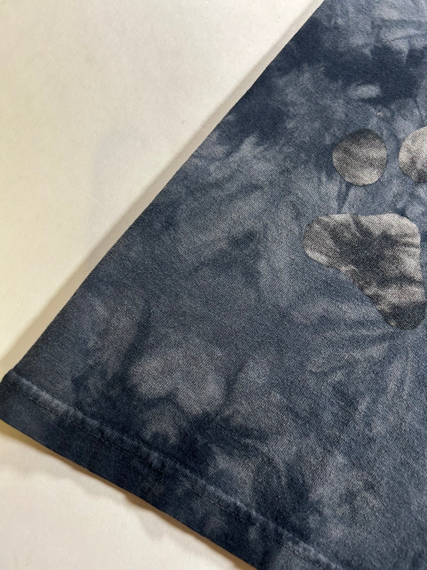 Vintage The Mountain Black Wolf Paws Animals Outdoor 2002 Rusty Fretner Tee Large 23x29.75 Inches