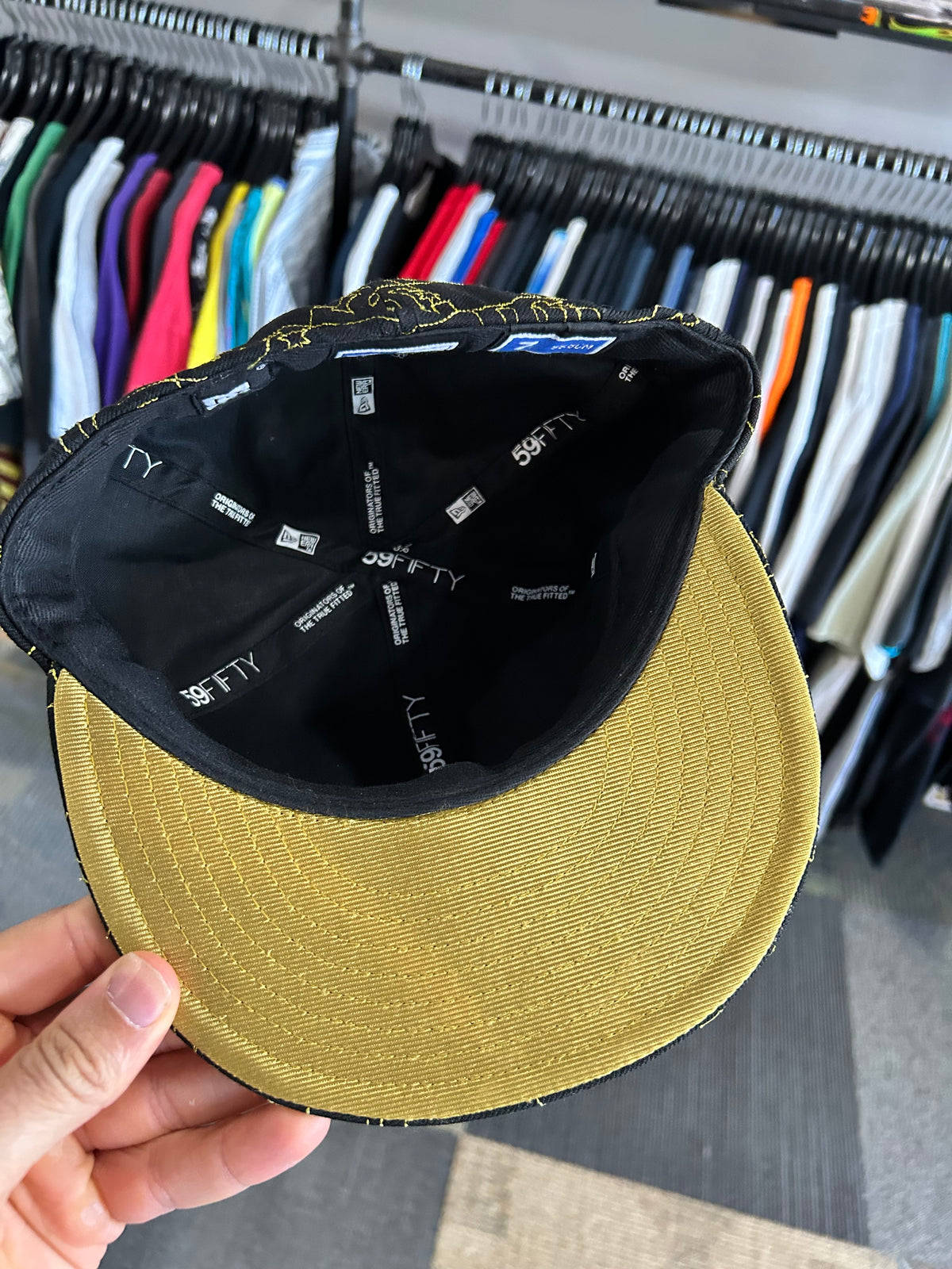 DC Shoes x New Era 59FIFTY Fitted Hat All-Over Print Black/Gold Size 7 Monogram