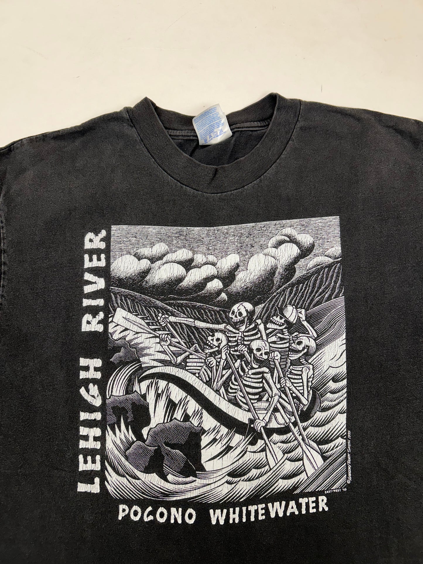 Vintage 90s Lehigh River Pocono Whitewater Rafting Skull Graphic Tee Large 21.5x27.75 Inches