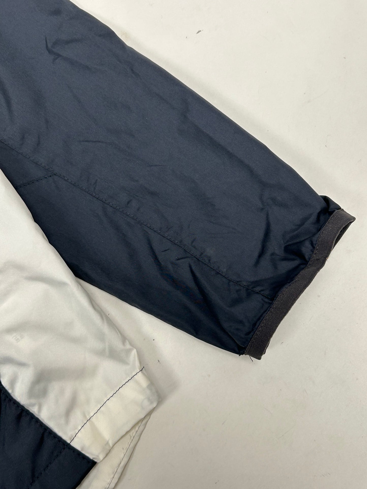Majestic New York Yankees MLB Pullover Windbreaker Light Jacket Youth XL Fits Adult Small 22x30.25 Inches
