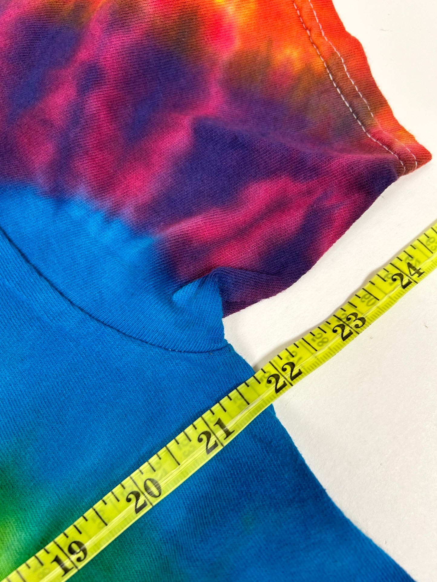 00s Santa Cruz Speed Wheels Tie-Dye Skate Tee Large 21.75x29.75 Inches