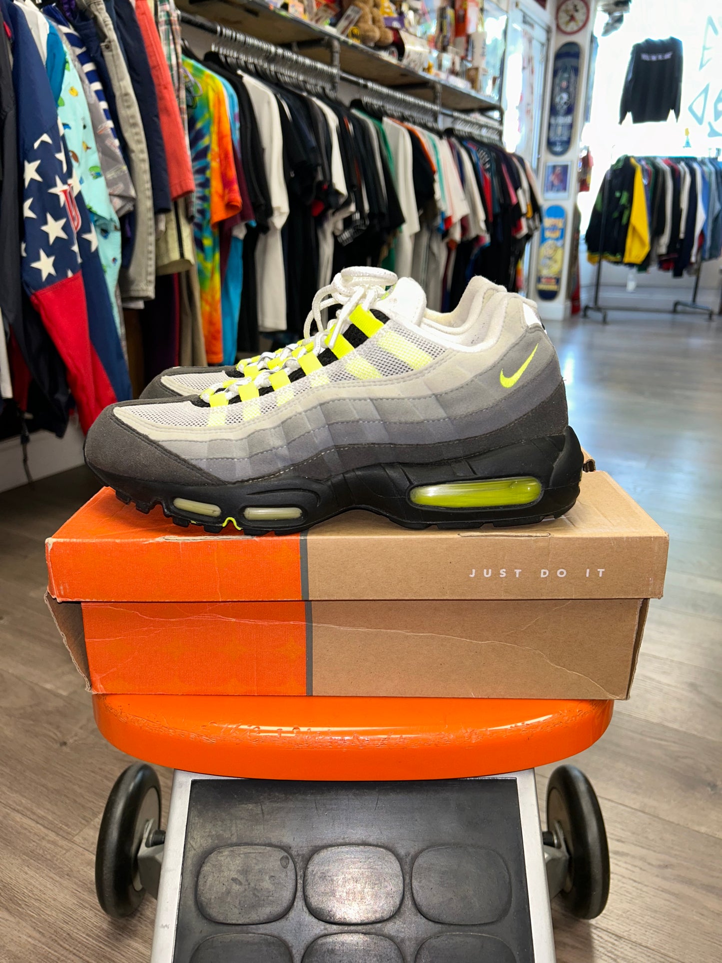Vintage 2005 Nike Air Max 95 OG Neon Size 10.5 Used With Box 313111-071 Vietnam Wear At Your Own Risk