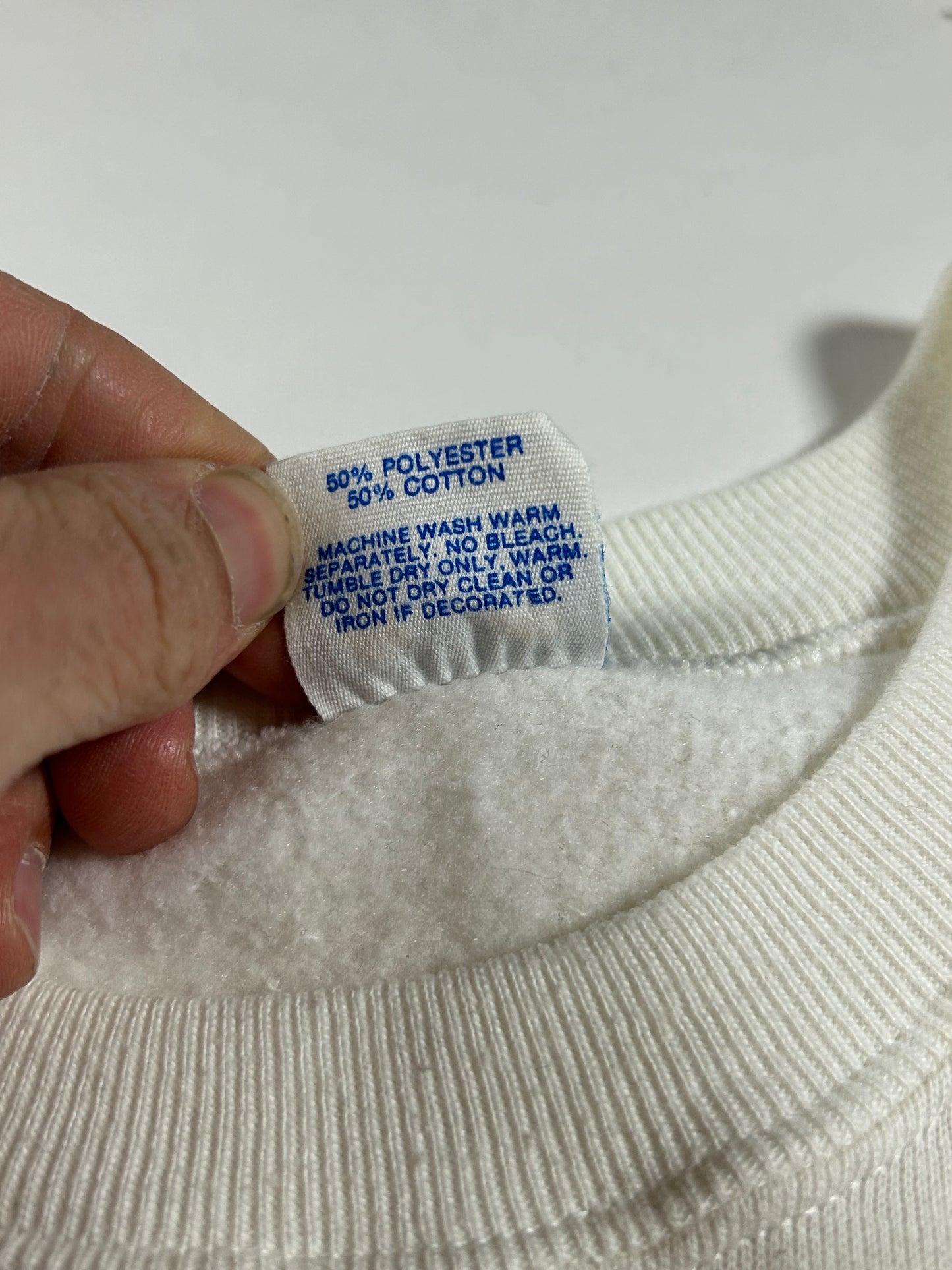 Vintage Disney Minnie Mouse Heart Crewneck Sweatshirt Valentines Day 80s/90s Medium/Small Fit 21.5x26 Inches As Is