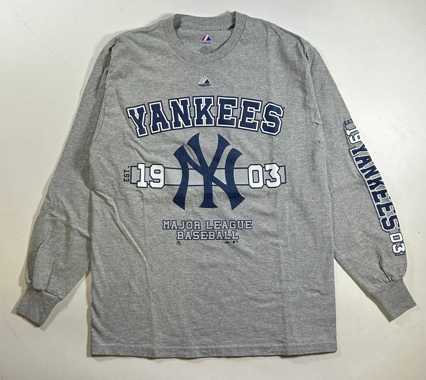 Majestic New York Yankees MLB Long Sleeve Tee Medium 19.75x27.75 Inches Gray