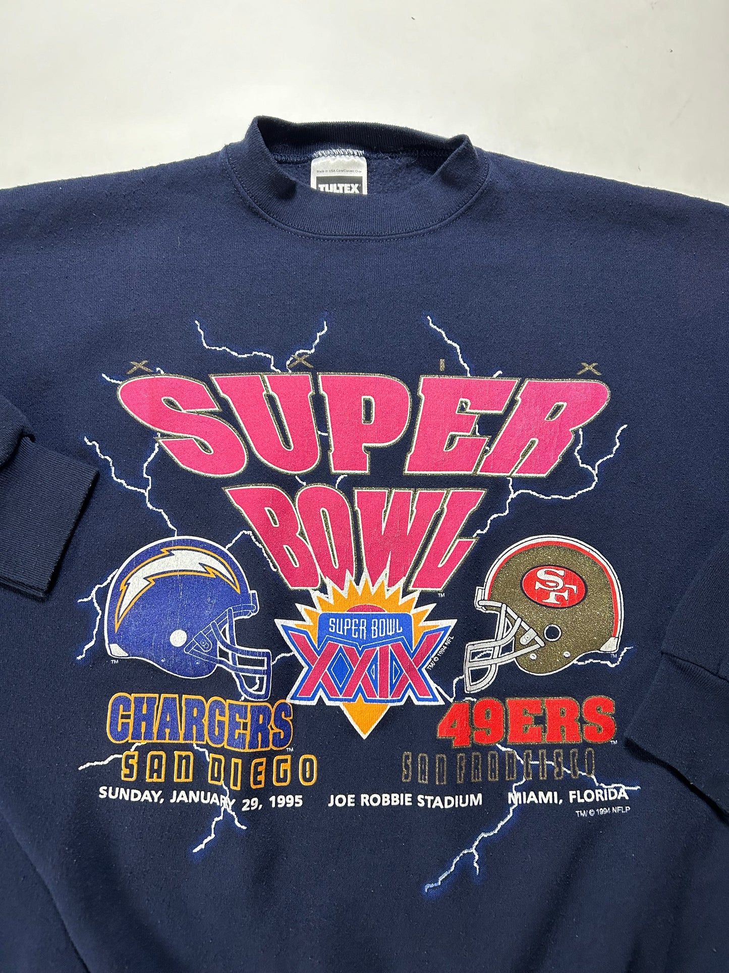 Vintage Super Bowl XXIX San Diego Chargers Vs. San Francisco 49ers NFL Match Up Joe Robbie Stadium Crewneck Sweatshirt Large/XL Fit 25x28.25 Inches