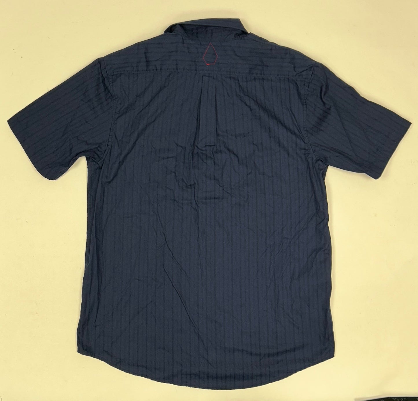 Volcom Stone Button Up Short Sleeve Polo Shirt Skateboarding Surf Large 23x31.25/32.25 Inches