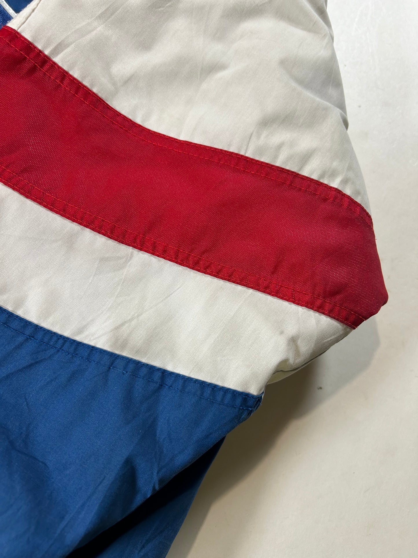 Vintage 90s New England Patriots NFL Graffiti Pro Player Puffer Jacket Tagged Medium Can Fit Large 26.25x27.5 Inches