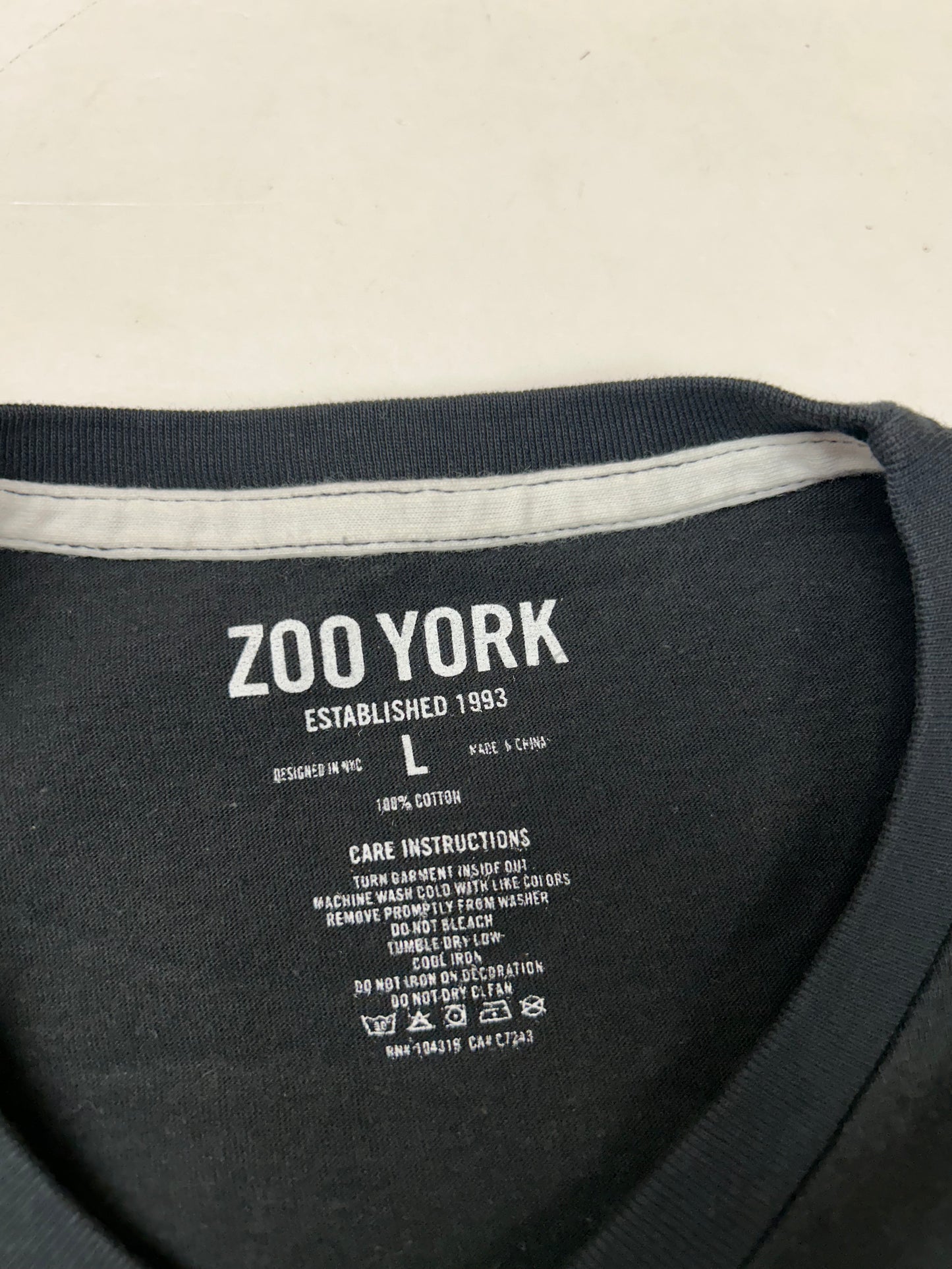 00s Zoo York Skate Tee Medium Fit 19.25x27 Inches