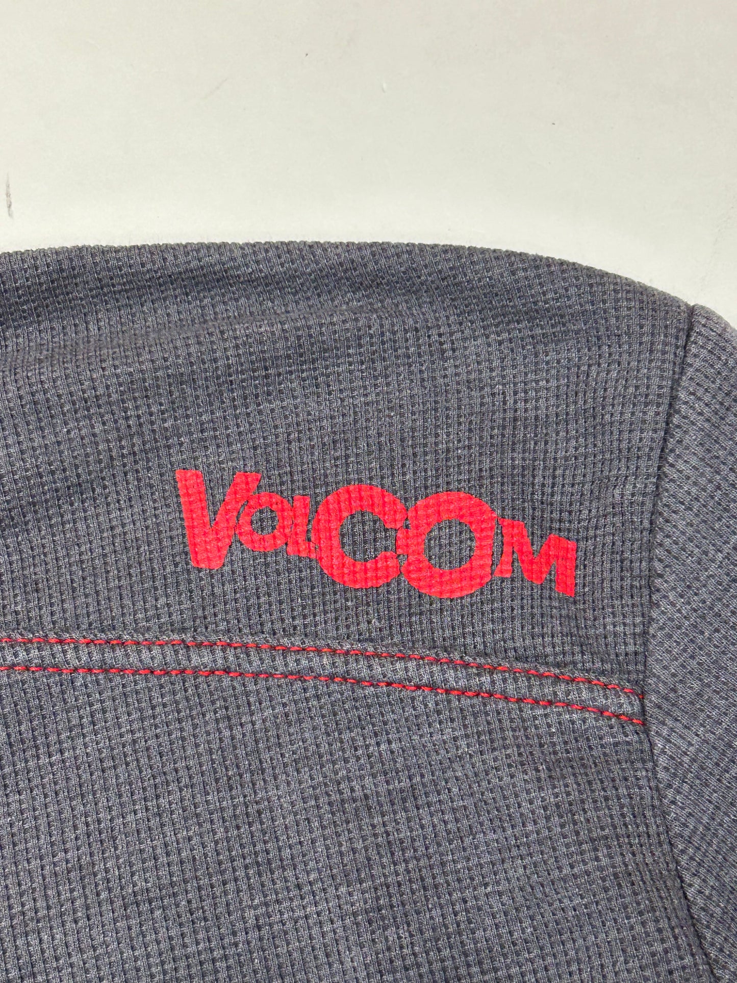 Vintage 00s Volcom Stone Thermal Long Sleeve Chest Logo Shirt Medium/Large Fit 21x28.25 Inches Gray