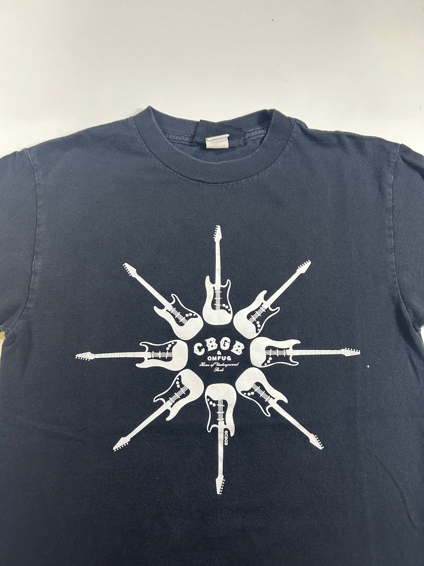 Vintage CBGB & OMFUG Home Of Underground Rock Guitars Graphic T-shirt Small 18x24.5 Inches Worn