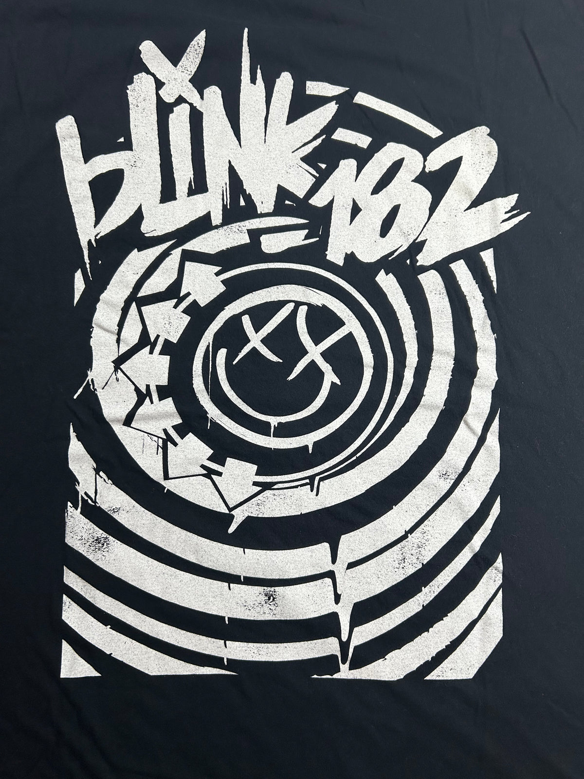 2022 blink-182 Front & Back Graphic Band Tee Fits 2XL 27.25x31.5 Inches