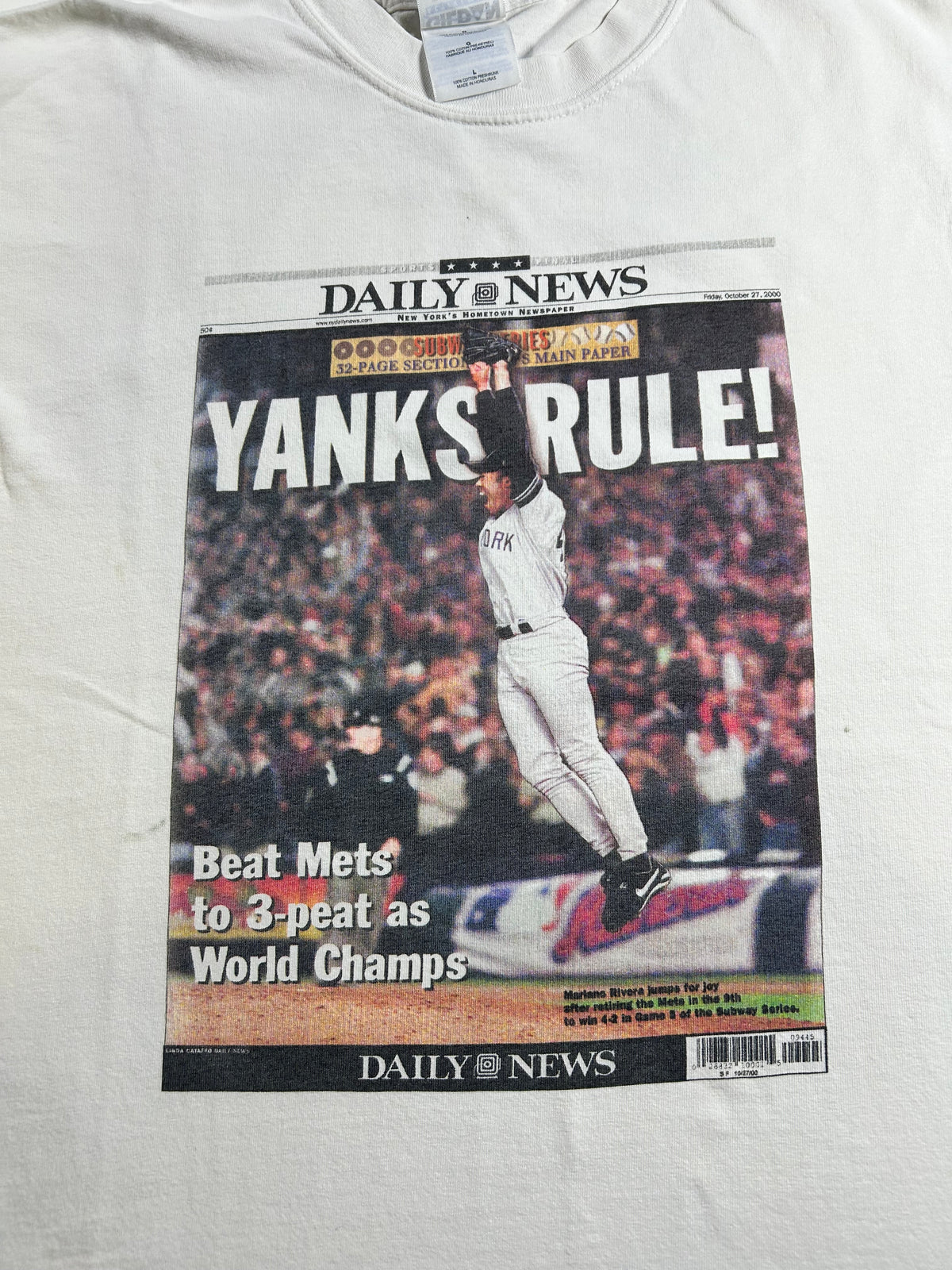 Vintage 2000 Subway Series World Series Champions New York Yankees Newspapers Article Yanks Rule Mariano Rivera Tee As Is Has Wear Large 21.5x27.75 Inches