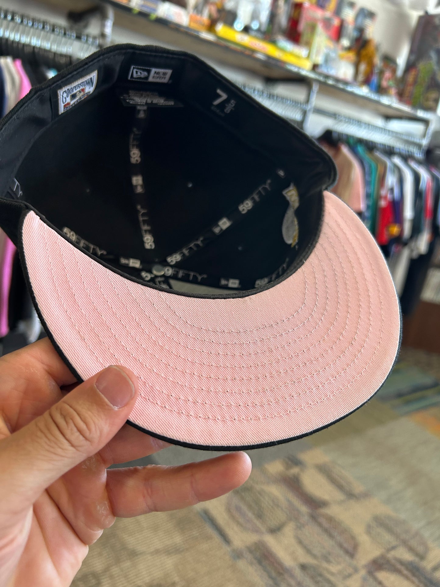 New Era 59Fifty Cooperstown Collection Houston Astros 2005 World Series Patch Fitted Hat Pink Underbrim Size 7 5/8 60.6 CM