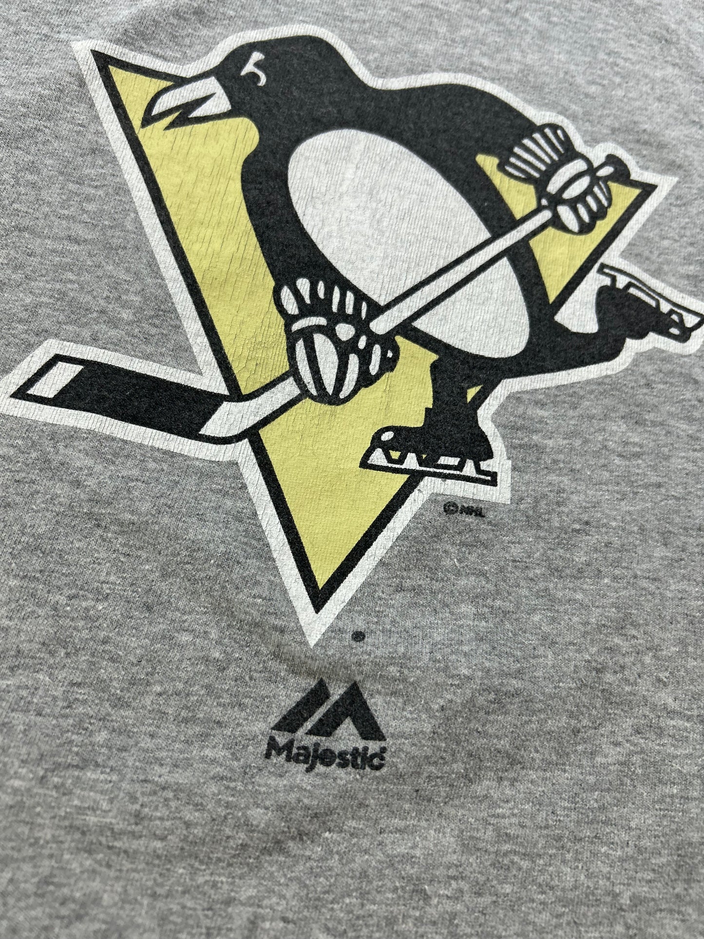 2010s Majestic Pittsburgh Penguins NHL Long Sleeve Tee Large 22.25x28 Inches