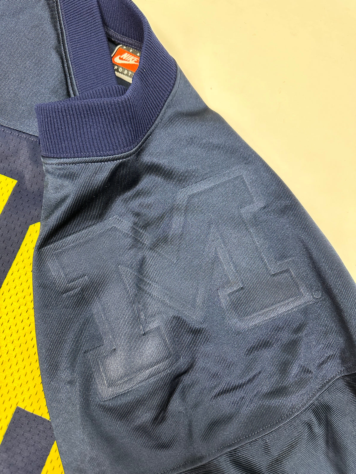 Vintage University Of Michigan Wolverines #18 Nike NCAA Football Jersey Medium/Large Fit 27.25x32.25 Inches
