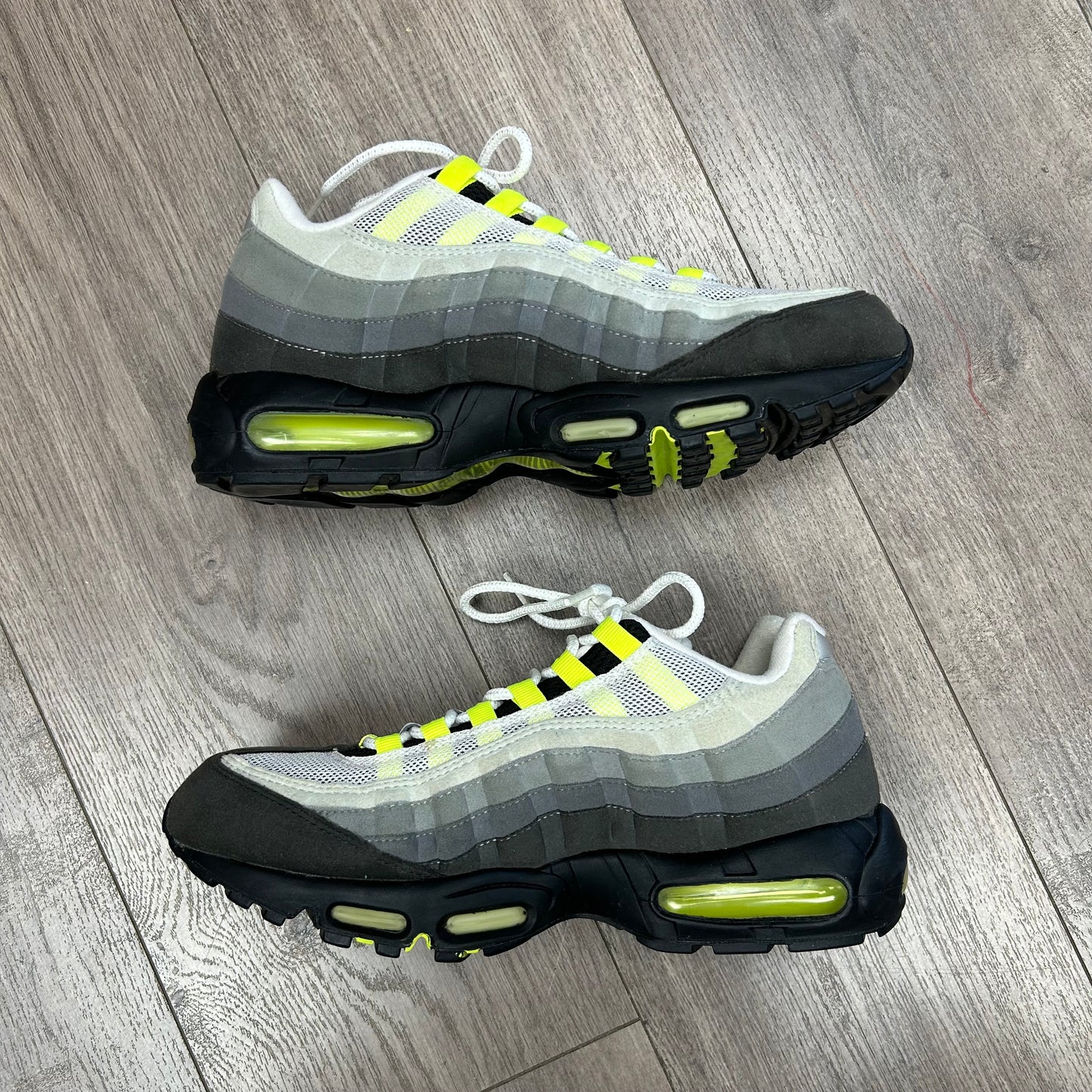 Vintage 2005 Nike Air Max 95 OG Neon Size 10.5 Used With Box 313111-071 Vietnam Wear At Your Own Risk