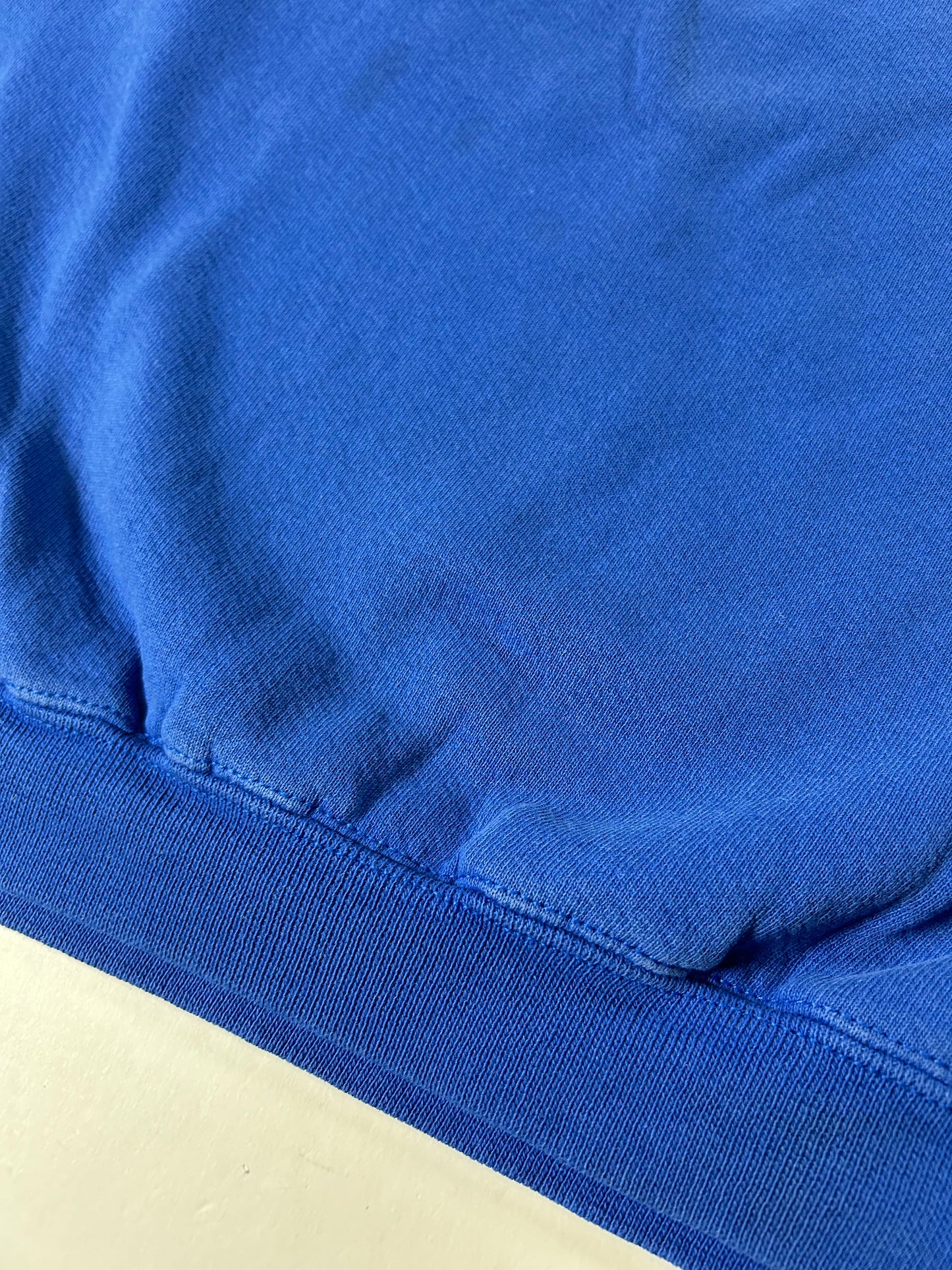 Vintage 90s New York Knicks NBA Embroidered Logo Crewneck Sweatshirt Logo Athletic Thrashed Well Worn In Boxy Large/Medium Fit 25x25 Inches