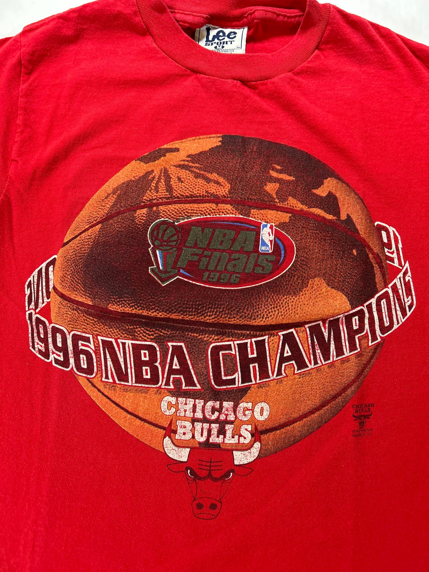 Vintage Lee Sport 1996 Chicago Bulls NBA Champions Tee Youth Medium 17.25x23 Inches Red