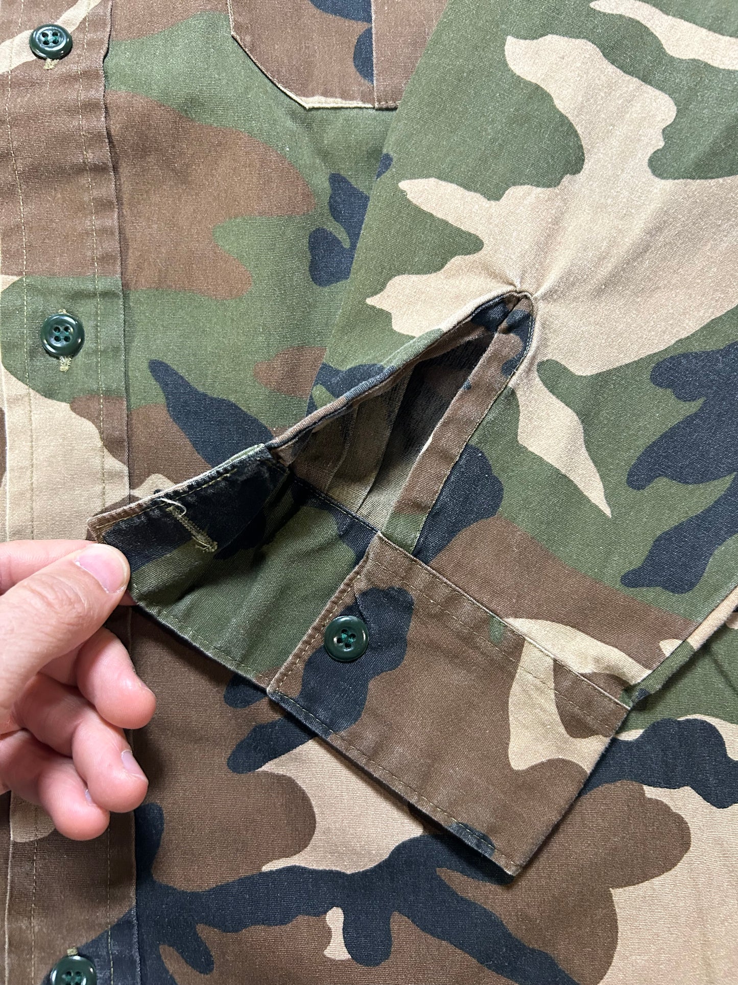 Vintage Winchester Hunting Button Up Shirt Long Sleeve Duck Camouflage Large 24.75x33 Inches