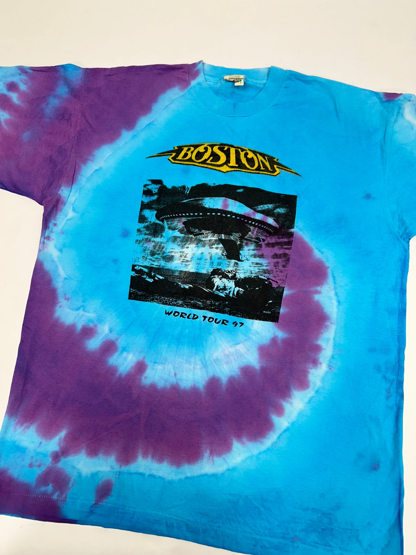 Vintage 1997 Boston World Tour Band Music Tie-Dye Parking Lot Tee XL 23.5x29.75 Inches