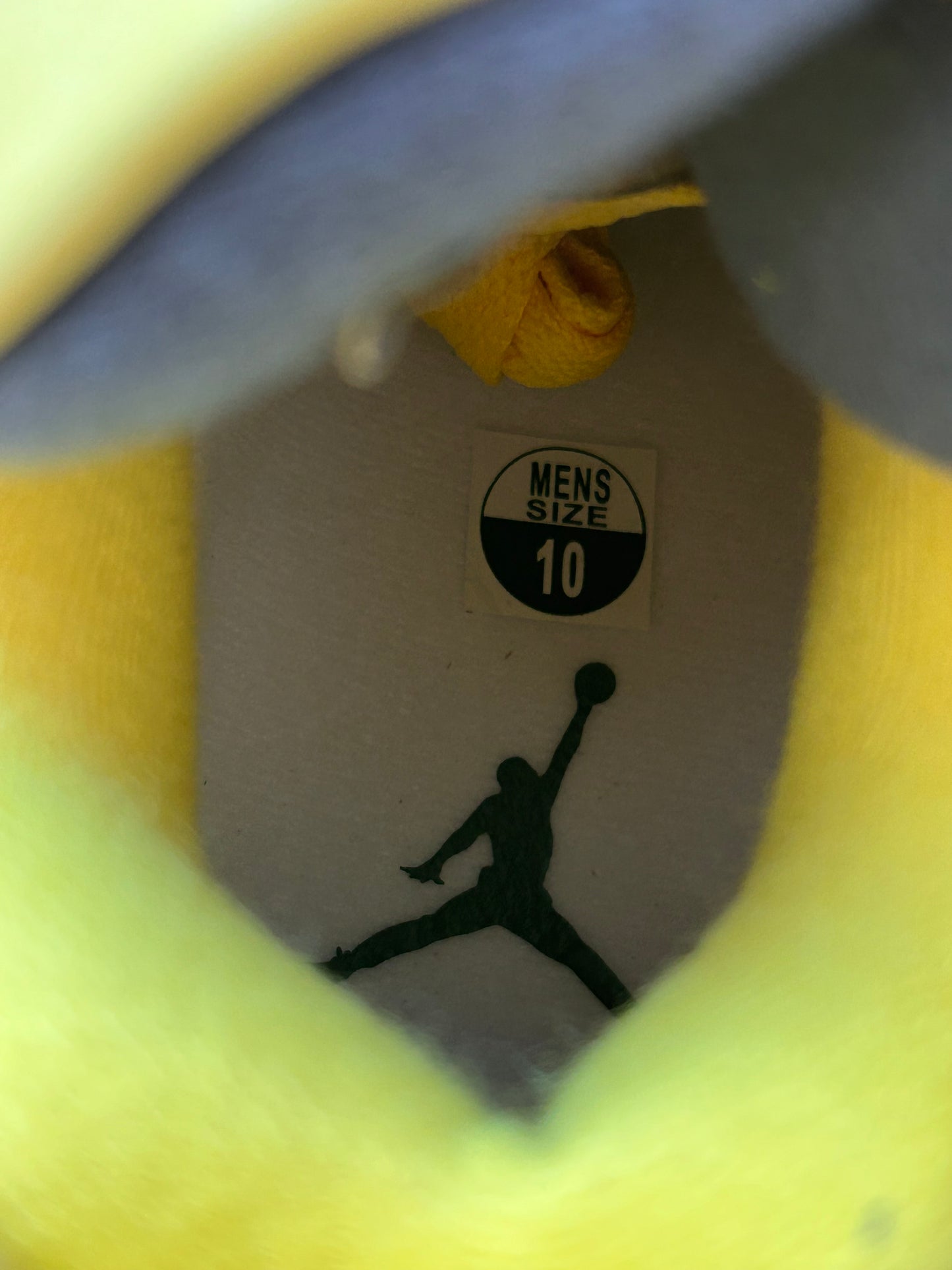 2021 Nike Air Jordan 4 Retro Lightning Nike Basketball Michael Jordan Sneaker Size 10 DS Brand New