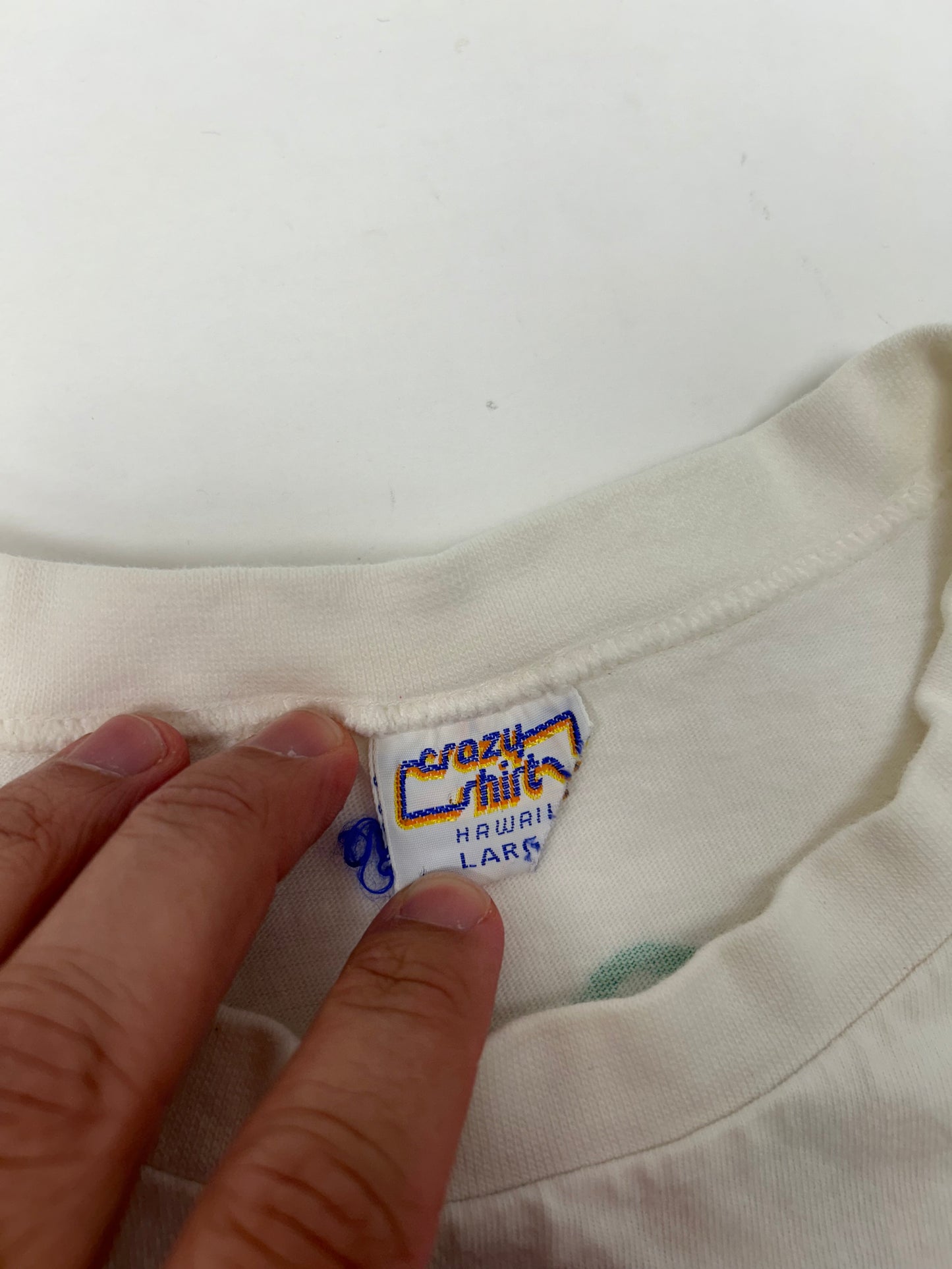 Vintage Crazy Shirts Hawaii Kauai Beach Essentials Graphic Shirt Large 21.5x28