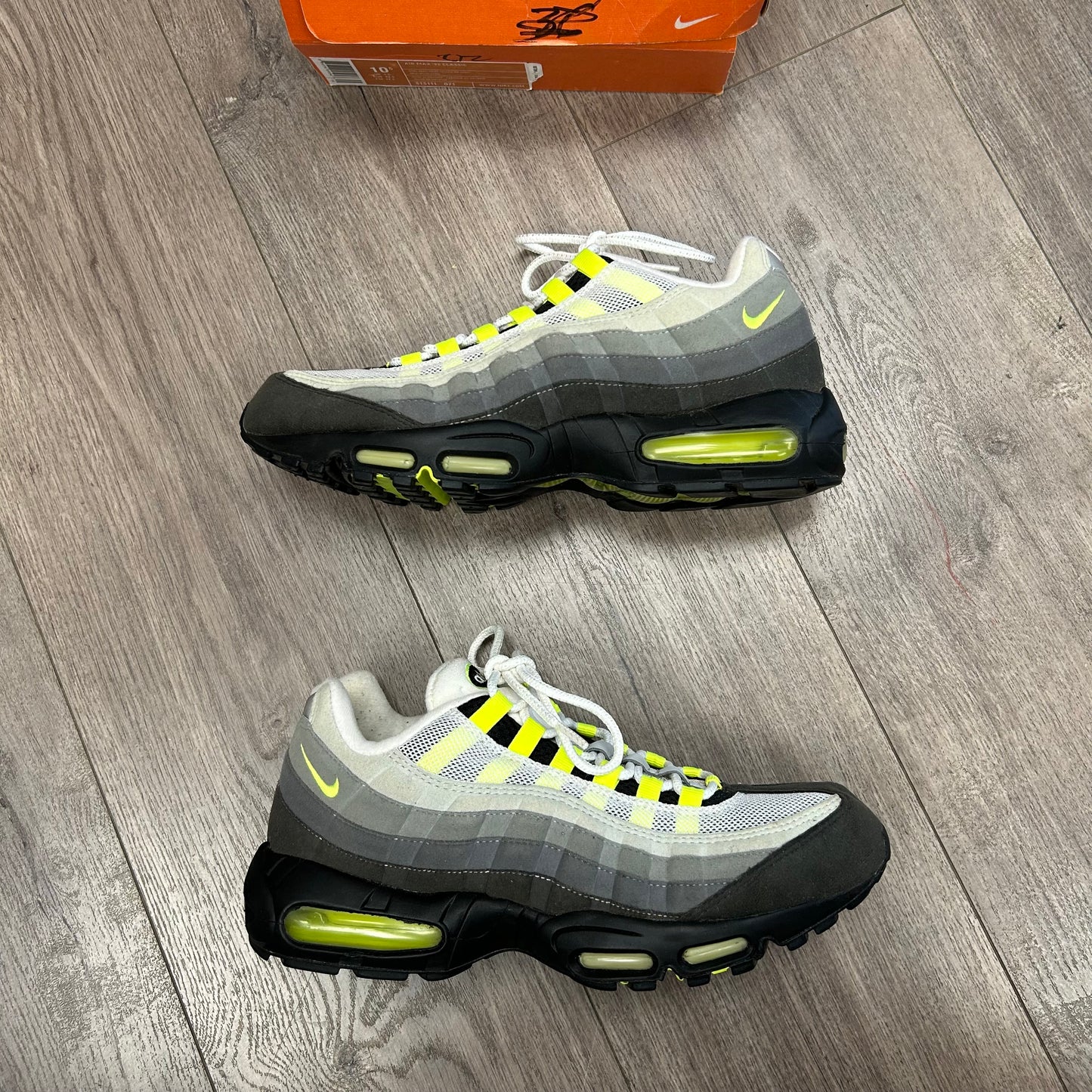 Vintage 2005 Nike Air Max 95 OG Neon Size 10.5 Used With Box 313111-071 Vietnam Wear At Your Own Risk