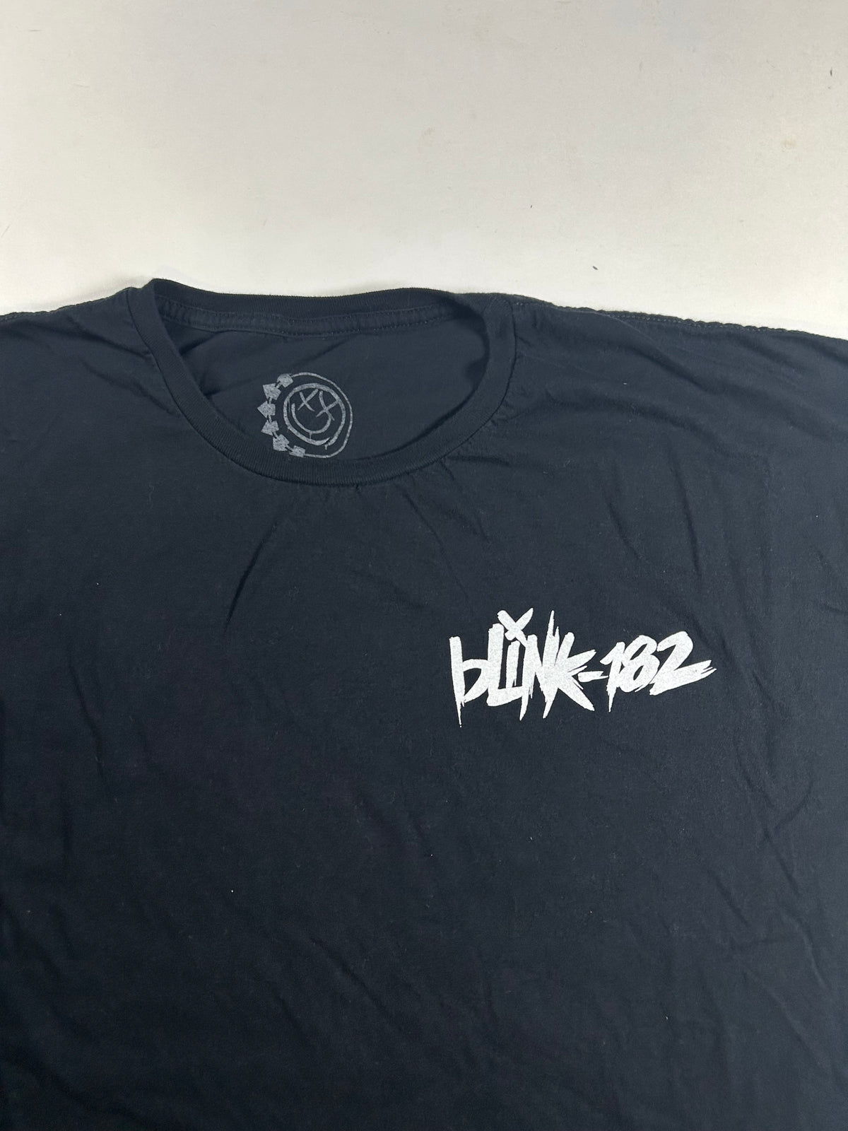 2022 blink-182 Front & Back Graphic Band Tee Fits 2XL 27.25x31.5 Inches