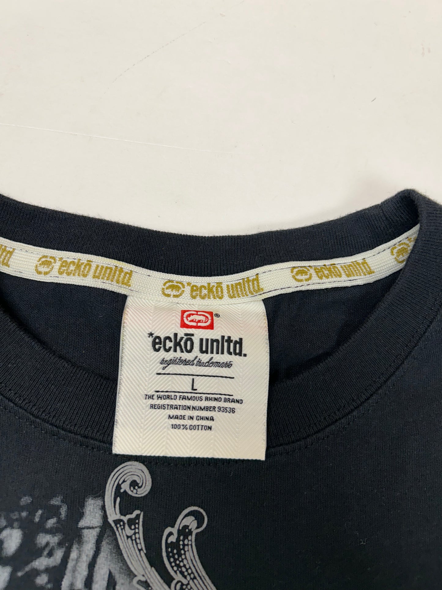 Vintage 00s Eckō Unltd Cruel Intentions Girl Graffiti Graphic Tee Large 21x28.5 Inches