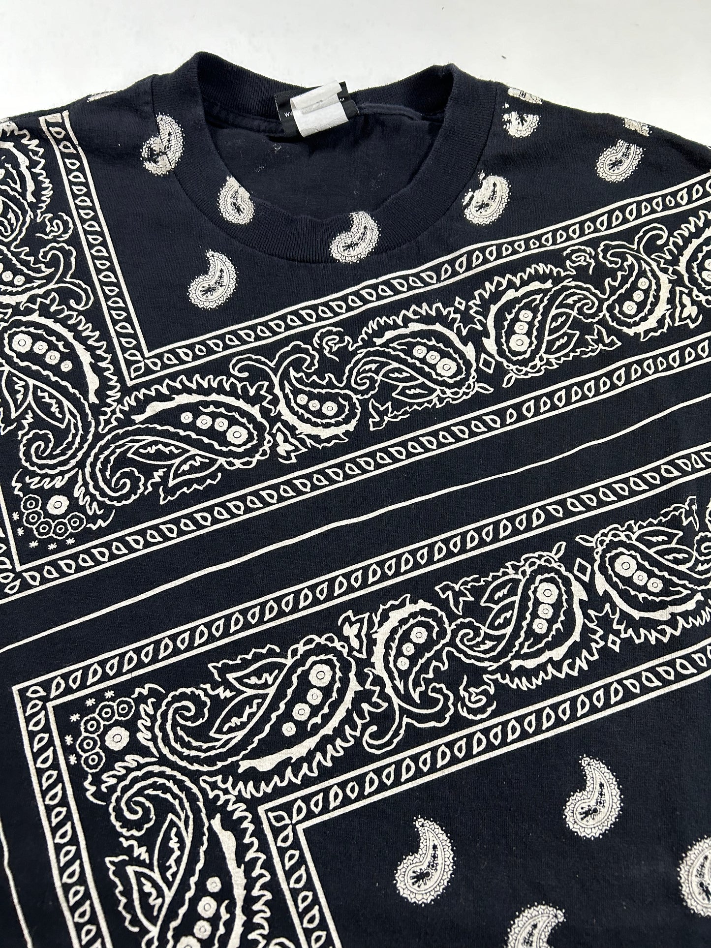 Vintage 2000s Y2k Hybrid T-Shirt Black Paisley Bandana Skater Grunge Skate Tee XL 23.25x31 Inches