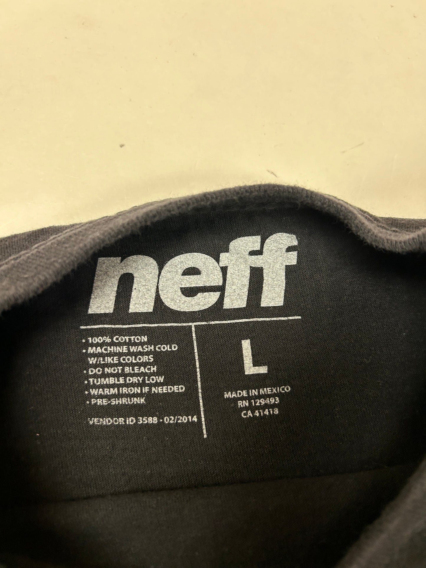 NEFF Whale Tropical Graphic Tee Large 21.5x28.5 Inches