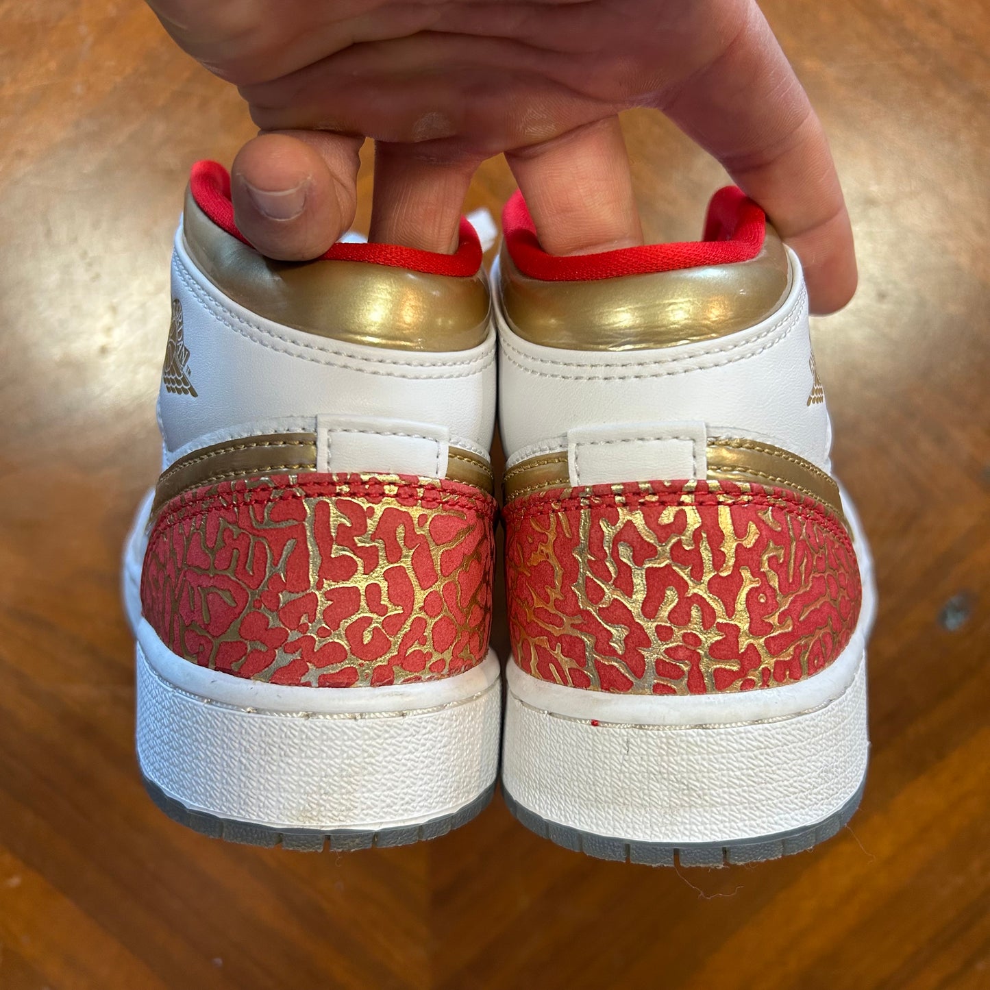 Nike Air Jordan 1 Mid ‘NC to Chicago’ White Metallic Gold GS Size 5.5 FB2212-100