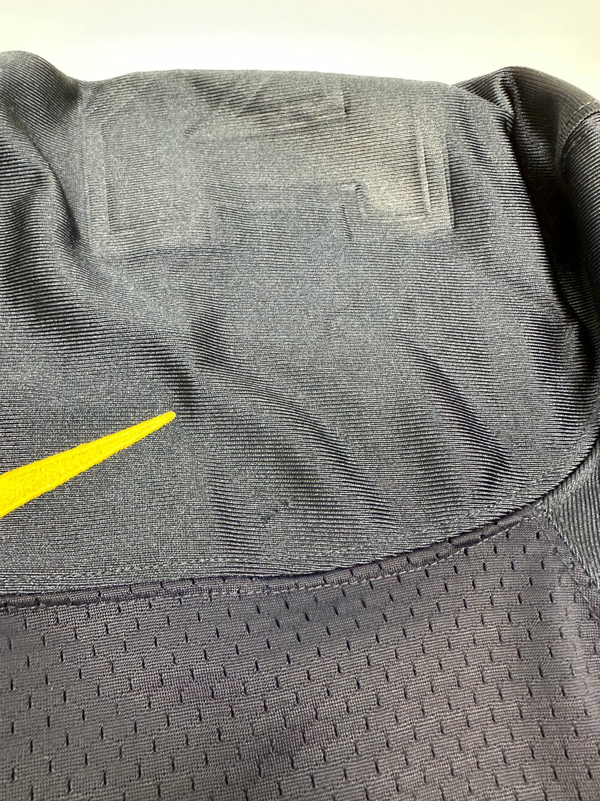 Vintage University Of Michigan Wolverines #18 Nike NCAA Football Jersey Medium/Large Fit 27.25x32.25 Inches