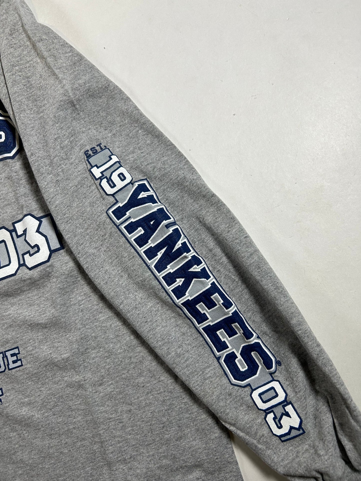 Majestic New York Yankees MLB Long Sleeve Tee Medium 19.75x27.75 Inches Gray