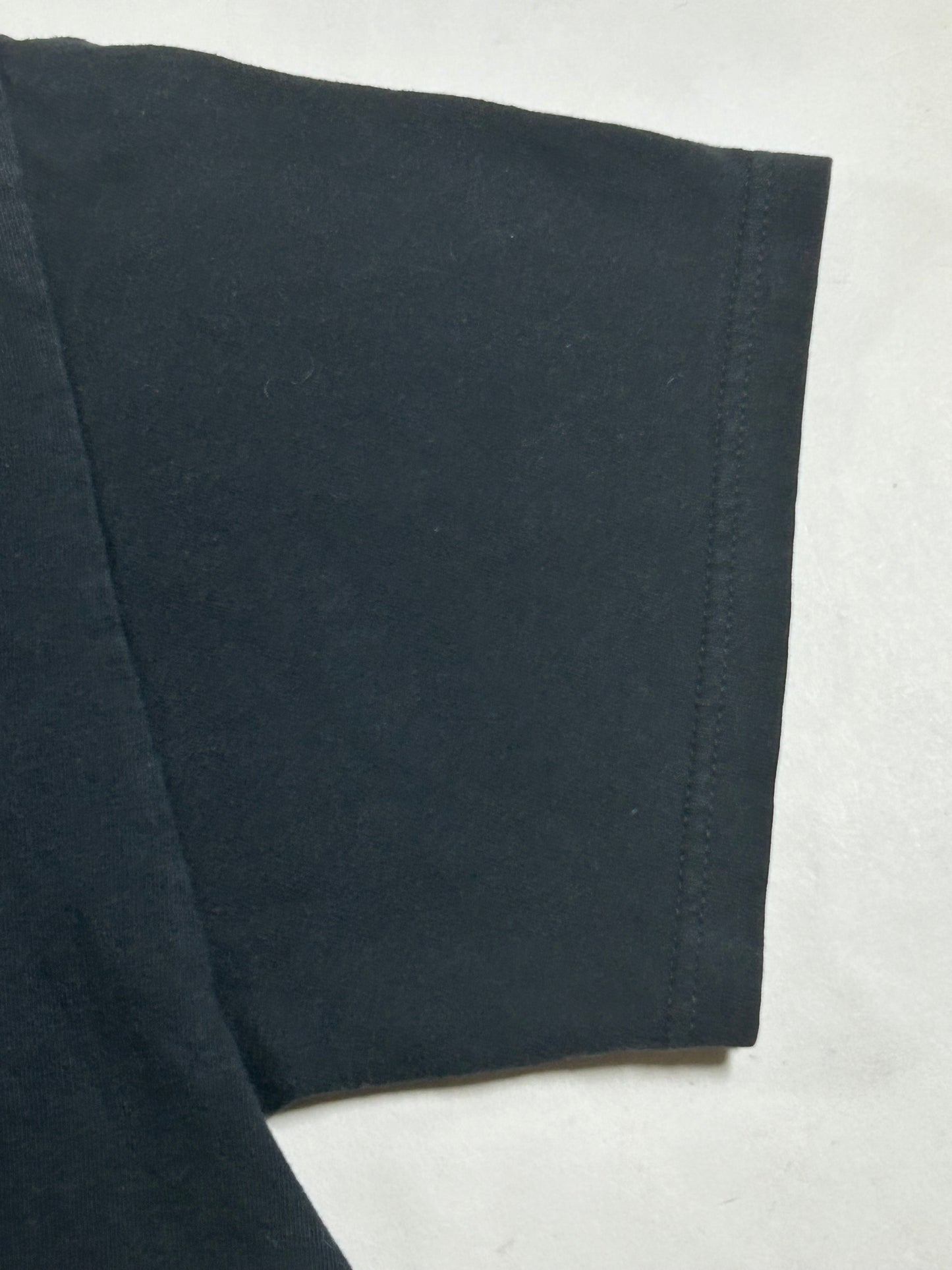 The Clash London Calling Graphic T Shirt Black 2000s Print Music Cropped Tee M/S Fit 20.5x24.5 Inches