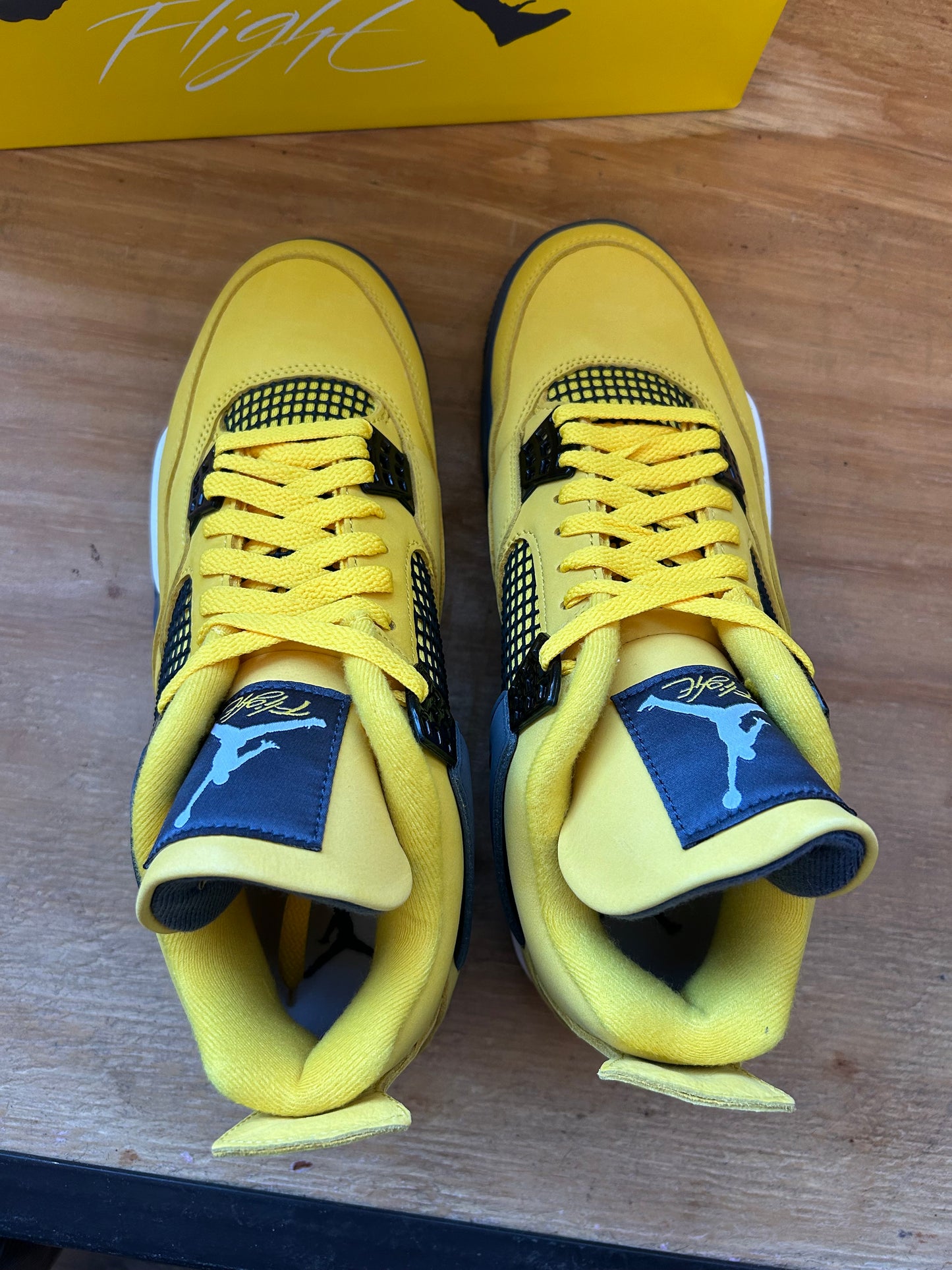 2021 Nike Air Jordan 4 Retro Lightning Nike Basketball Michael Jordan Sneaker Size 10 DS Brand New